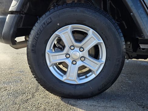 Used 2021 Jeep Wrangler Unlimited Sport image 17