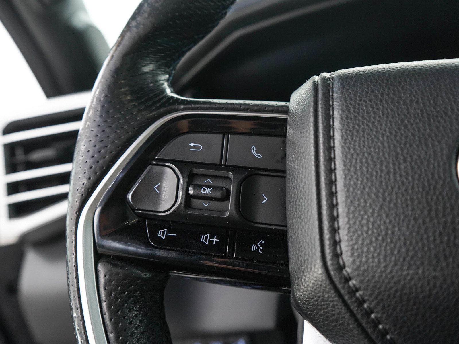 Used 2022 Toyota Tundra Platinum AWD/4WD image 27