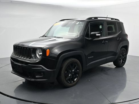 Used 2017 Jeep Renegade Altitude FWD image 4