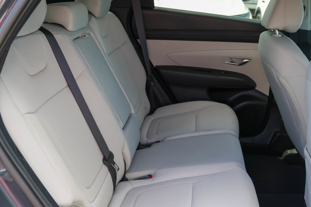 Used 2026 Hyundai Tucson SE FWD image 16