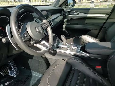 Used 2022 Alfa Romeo Stelvio Veloce image 9