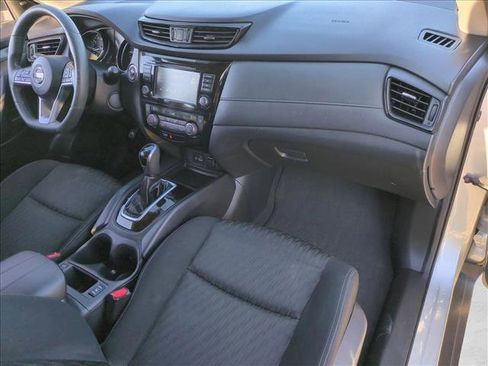 Used 2018 Nissan Rogue SV w/ Premium Package image 17