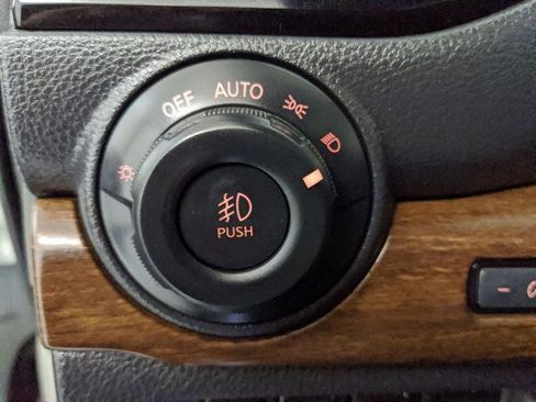 Used 2021 Nissan Titan Platinum Reserve w/ Moonroof Package AWD/4WD image 15