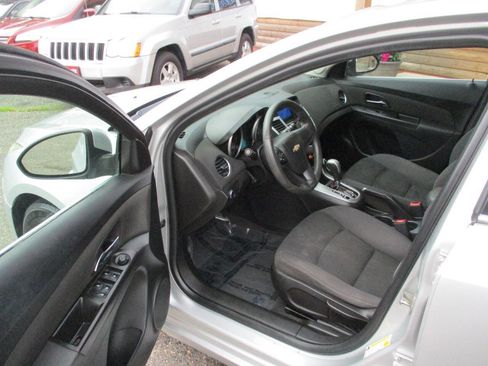 Used 2014 Chevrolet Cruze LT FWD image 16