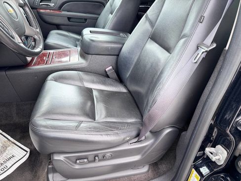 Used 2014 Chevrolet Suburban LTZ AWD/4WD image 8
