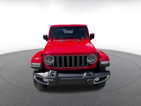 Used 2025 Jeep Wrangler Sahara image 4