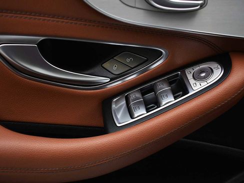 Used 2023 Mercedes-Benz C 300 4MATIC Cabriolet image 36