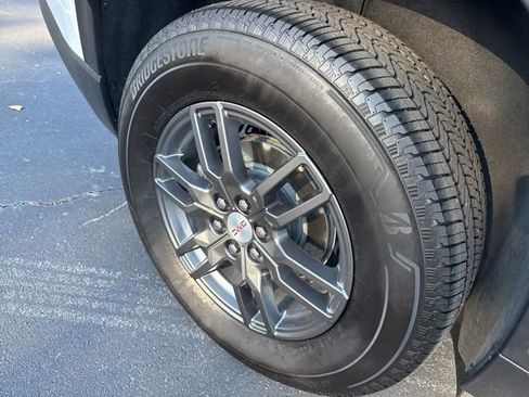 Used 2025 GMC Acadia Elevation image 33