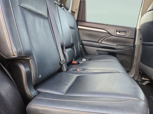 Used 2015 Toyota Highlander XLE FWD image 33