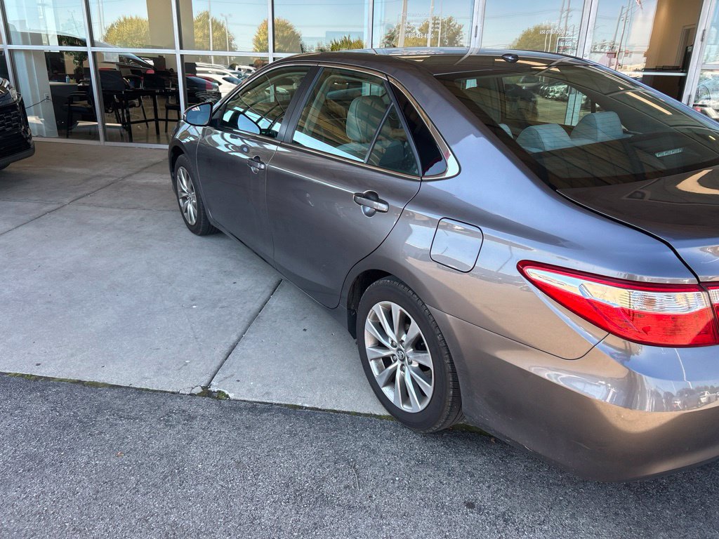 Used 2017 Toyota Camry XLE w/ Moonroof Package FWD image 5