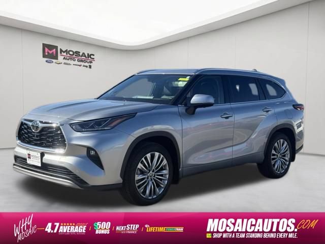 Used 2024 Toyota Highlander Platinum AWD/4WD image 3