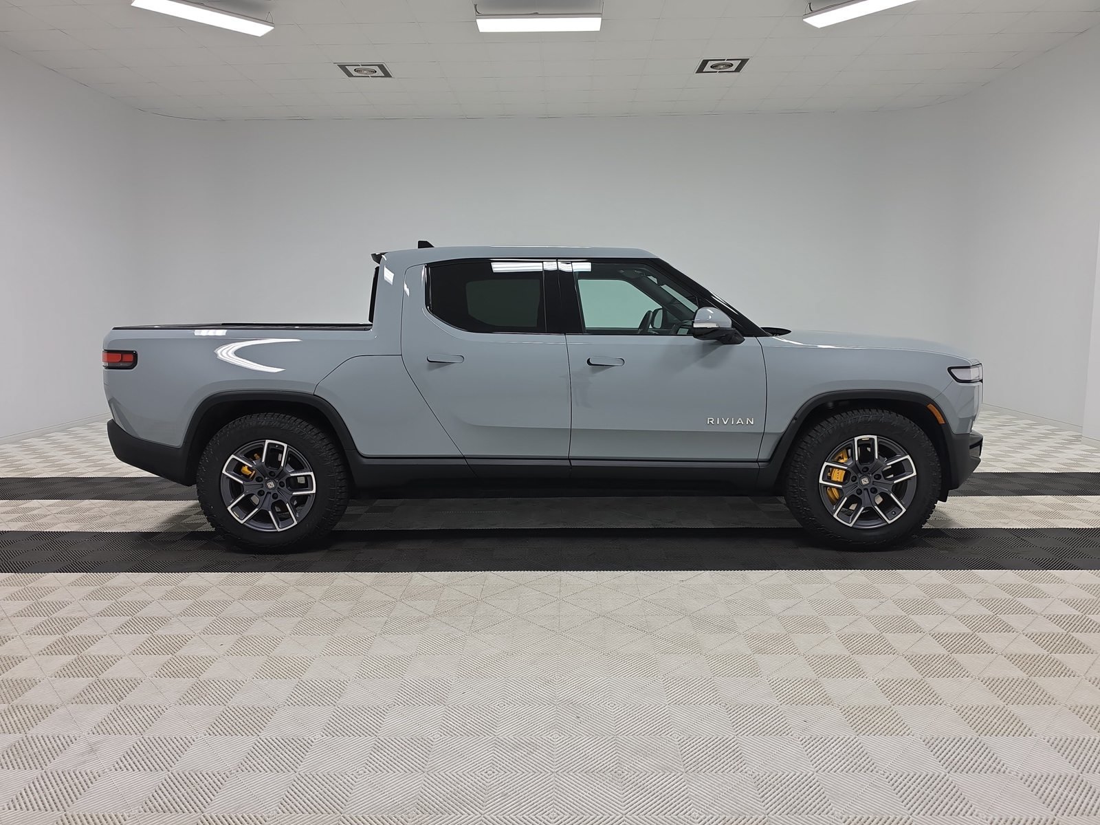 Used 2022 Rivian R1T Adventure AWD/4WD image 6
