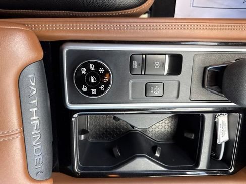 Used 2025 Nissan Pathfinder Platinum AWD/4WD image 19