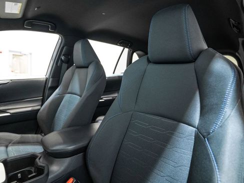 Used 2023 Toyota RAV4 SE image 14