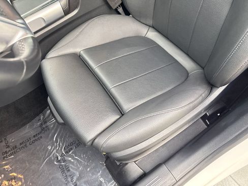 Used 2025 Mercedes-Benz GLB 250 4MATIC image 28