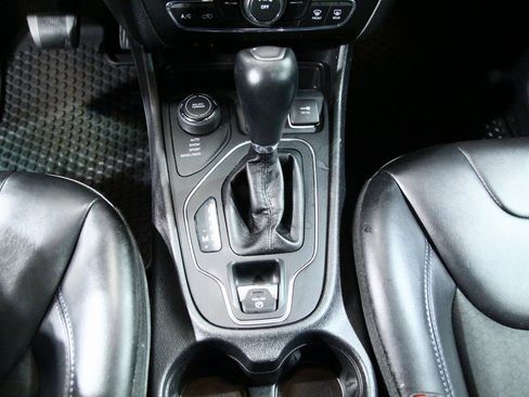 Used 2019 Jeep Cherokee Latitude Plus w/ Cold Weather Group image 22