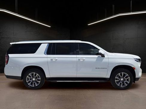 Used 2021 Chevrolet Suburban LT w/ Luxury Package RWD image 8