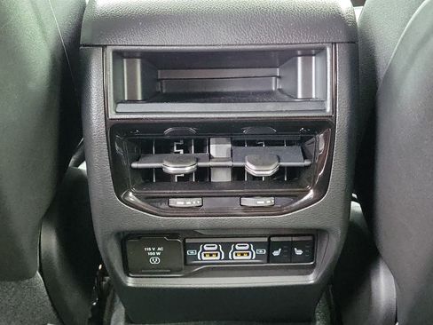 Used 2025 Jeep Grand Cherokee Limited RWD image 13