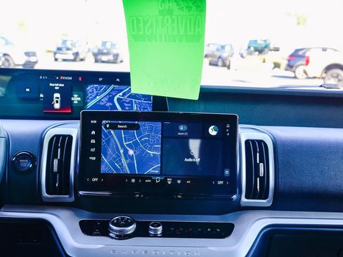 Used 2025 Ford Expedition Active image 13