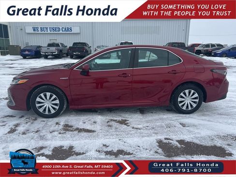 Used 2021 Toyota Camry LE image 4