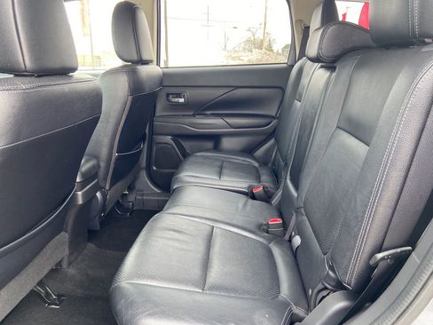 Used 2017 Mitsubishi Outlander SEL image 16