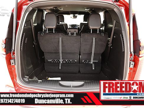 New 2027 Chrysler Pacifica Select FWD image 45