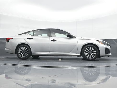Used 2023 Nissan Altima 2.5 SV FWD image 21
