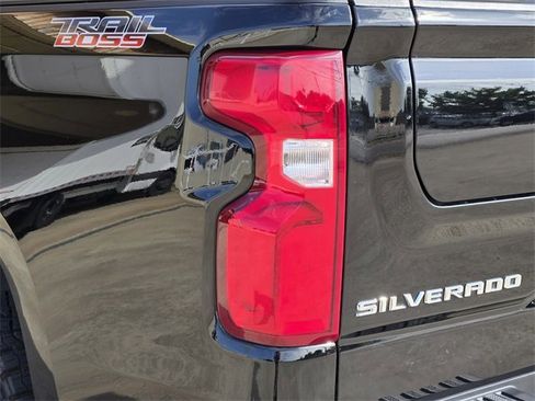 Used 2024 Chevrolet Silverado 1500 LT Trail Boss w/ Protection Package image 16