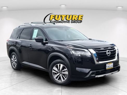 Used 2023 Nissan Pathfinder SL w/ Lighting Package (N92) FWD image 1