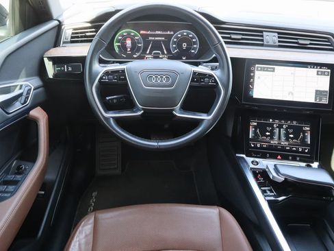 Used 2022 Audi e-tron Premium Plus w/ Premium Plus Package AWD/4WD image 23