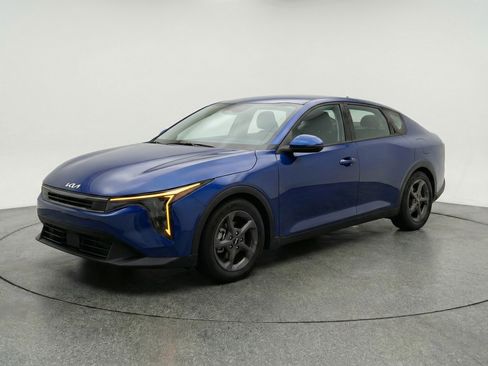 Used 2025 Kia K4 LXS image 3