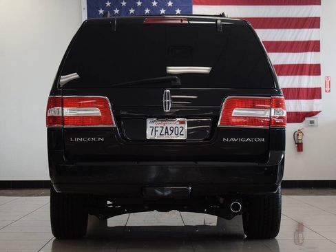 Used 2014 Lincoln Navigator 2WD image 6
