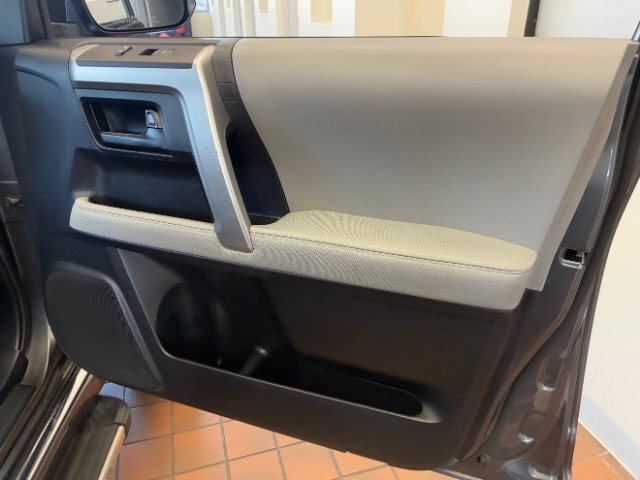 Used 2011 Toyota 4Runner SR5 AWD/4WD image 28
