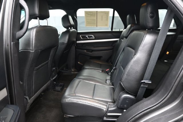 Used 2017 Ford Explorer XLT w/ Equipment Group 202A AWD/4WD image 9