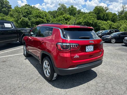 Used 2025 Jeep Compass Latitude AWD/4WD image 5