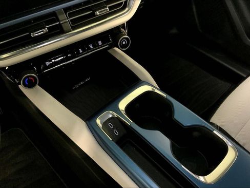 Used 2025 Chevrolet Equinox EV LT image 17