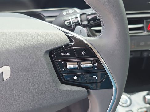 New 2026 Kia Niro EX FWD image 32