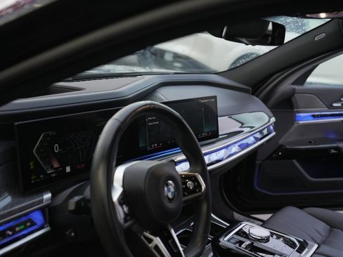 Used 2024 BMW 740i image 41