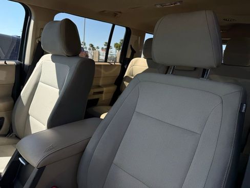 Used 2018 Ford Flex SE image 14