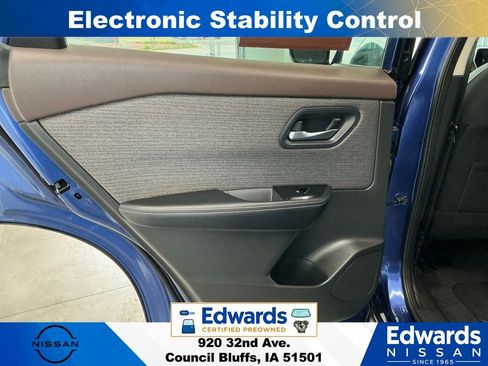 Used 2022 Nissan Rogue SV AWD/4WD image 13