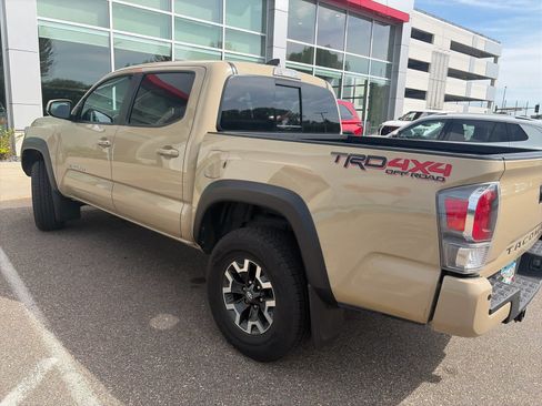 Used 2020 Toyota Tacoma TRD Off-Road w/ TRD Premium Off Road Package AWD/4WD image 4