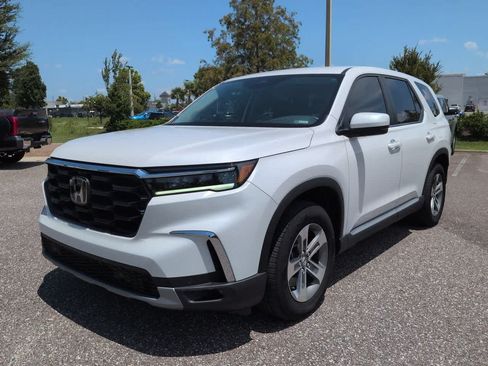 Used 2025 Honda Pilot EX-L image 2