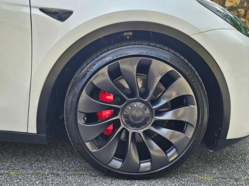 Used 2023 Tesla Model Y Performance AWD/4WD image 17