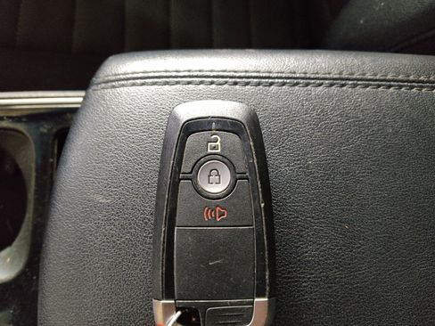 Used 2020 Ford Edge SE FWD image 32