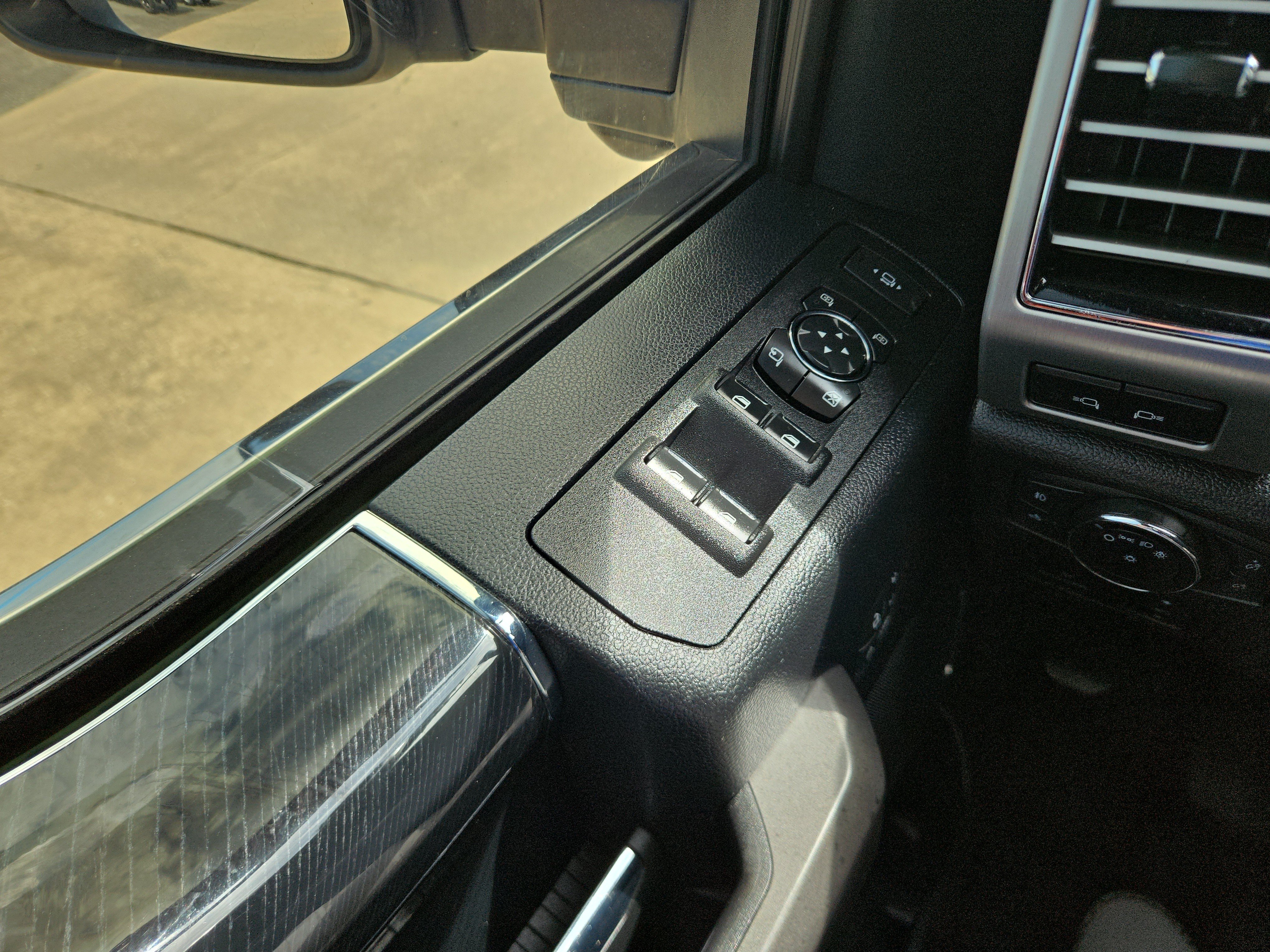 Used 2020 Ford F250 Platinum w/ FX4 Off-Road Package AWD/4WD image 11