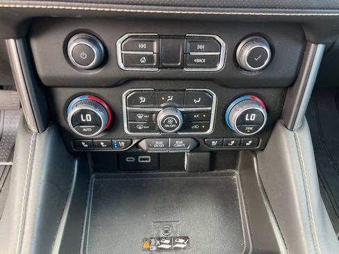 Used 2023 Chevrolet Suburban Premier w/ Premium Package 2 RWD image 29