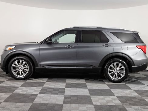 Used 2021 Ford Explorer Limited w/ Equipment Group 301A AWD/4WD image 3