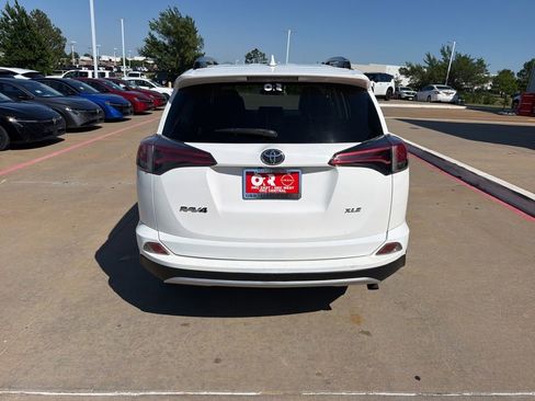 Used 2017 Toyota RAV4 XLE FWD image 4