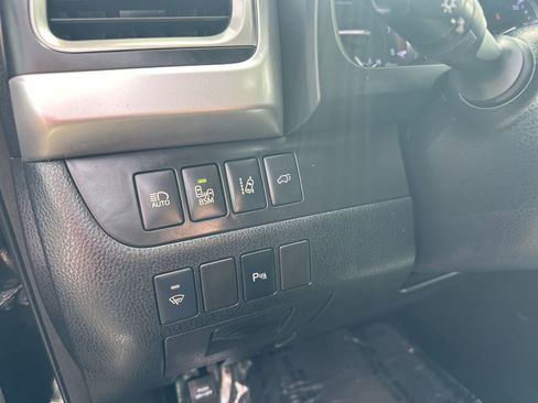 Used 2014 Toyota Highlander Limited w/ Driver Technology Package AWD/4WD image 14
