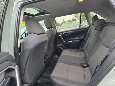 Used 2019 Toyota RAV4 XLE AWD/4WD image 18